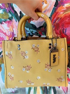 Preowned Rare Coach 1941 Rogue 25 with Sequins Floral Bow Print Yellow